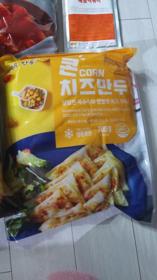(주)성경순만두 곤약만두.콘치즈만두,삼각당면만두,당면 야끼만두,대구전통 납작만두,떡뽁이 매콤소스,달콤소스 — 5점을 준 리뷰어가 2023년 4월 올린 사용 사진