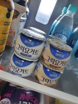 매일바이오 그릭요거트 오리지널 플레인 4개, 로스터리 커피믹스 4개 — 5점을 준 리뷰어가 2021년 12월 올린 사용 사진