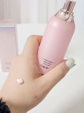 리엔케이 핑크 볼륨 래디언스 컬러크림 에디션 — 5점을 준 리뷰어가 2023년 11월 올린 사용 사진