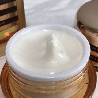 자민경 크레마카라콜 울트라 프로폴리스 하이드라 인텐스 크림 50ml — 4.5점을 준 리뷰어가 2021년 1월 올린 사용 사진