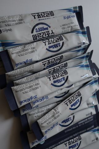 자연에온 아르긴포스 L-아르기닌 5555mg 스틱 15개입 1박스 — 4.5점을 준 리뷰어가 2021년 4월 올린 사용 사진