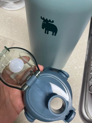 모즈스웨덴 MOZ 스웨덴 316 스텐 대용량 원터치 손잡이 보냉보온병 — 5점을 준 리뷰어가 2023년 8월 올린 사용 사진