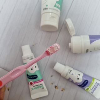 닥터데디스 안심저불소 키즈치약 (라즈베리, 청포도향 중 택 1) 60g +  여행용 미니 치약 15g — 4.5점을 준 리뷰어가 2022년 10월 올린 사용 사진