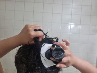 온가족 시원한샴푸 깨끗한두피 샴푸브러쉬 두피스케일링 히트팡블랙에디션 — 5점을 준 리뷰어가 2021년 8월 올린 사용 사진