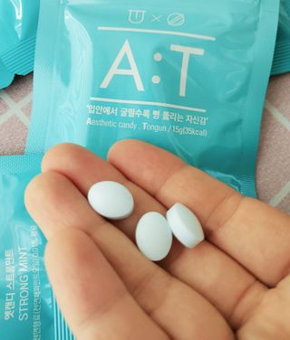 입 냄새 완화에 도움을 주는 에티켓 캔디 앳캔디 스트롱민트 — 4점을 준 리뷰어가 2021년 2월 올린 사용 사진