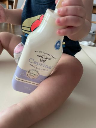카프리나 산양밀크 모이스춰라이징 바디로션 350ml(라벤더향) — 5점을 준 리뷰어가 2023년 5월 올린 사용 사진