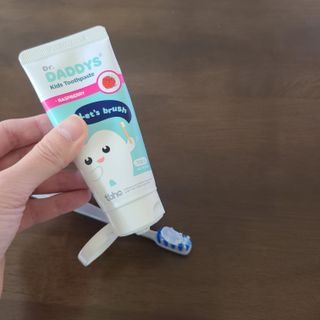 닥터데디스 안심저불소 키즈치약 (라즈베리, 청포도향 중 택 1) 60g +  여행용 미니 치약 15g — 5점을 준 리뷰어가 2022년 11월 올린 사용 사진