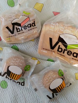 롯데제과 Vbread 포카치아식빵1개 + 미니식빵 1개 + 머핀 2개 세트 — 4점을 준 리뷰어가 2021년 9월 올린 사용 사진