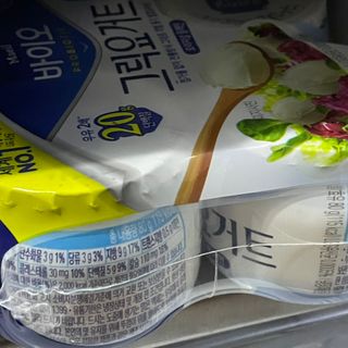 매일바이오 그릭요거트 오리지널 플레인 4개, 로스터리 커피믹스 4개 — 5점을 준 리뷰어가 2021년 12월 올린 사용 사진