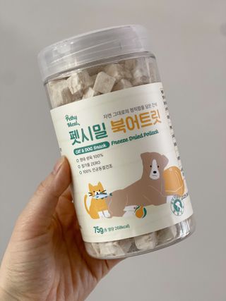 [펫시밀] 원물그대로 영양듬뿍 진공동결건조 북어트릿75g,치킨트릿100g,연어트릿75g 강아지 고양이 간식 — 5점을 준 리뷰어가 2023년 5월 올린 사용 사진