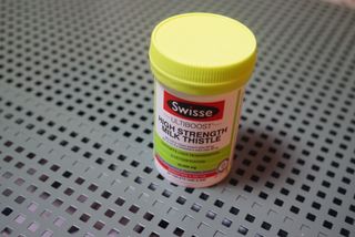 Swisse 스위스 고함량 밀크씨슬 35,000mg 60정 — 5점을 준 리뷰어가 2021년 11월 올린 사용 사진