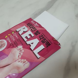 소담스퀘어 상암 [레스트업] 리얼 비타민 발 각질팩  Fast 30분 — 5점을 준 리뷰어가 2022년 12월 올린 사용 사진