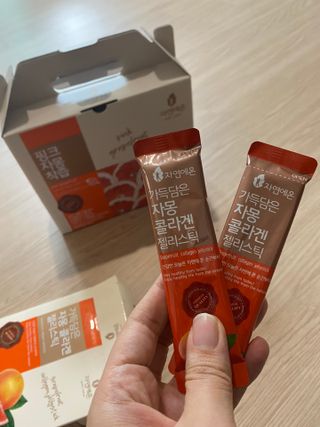 자연에온 핑크 자몽 착즙 100mL 10개입 1BOX +가 득담은 자몽 콜라겐 젤리스틱 1BOX — 5점을 준 리뷰어가 2021년 7월 올린 사용 사진