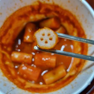 나우  [요리궁리] B타입 ( 매콤, 치즈, 매콤까르보 ) 꽃떡볶이 6개입 세트 — 5점을 준 리뷰어가 2025년 3월 올린 사용 사진