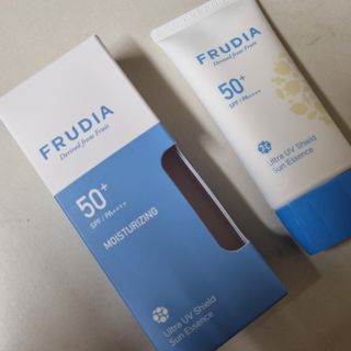 틱톡 [후르디아] 백탁NO! 화잘먹 수분광 선 에센스✨ — 5점을 준 리뷰어가 2023년 6월 올린 사용 사진