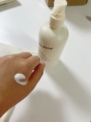 [위켄더스] 끈적임 없이 수분감을 채워주는 핸드& 바디로션 1종 랜덤발송 — 4.5점을 준 리뷰어가 2022년 5월 올린 사용 사진
