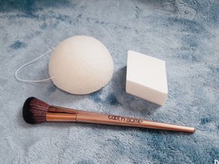 툴앤썸 로즈골드 에디션 치크or쉐딩 브러시+밀키 내추럴 스펀지+호빵 곤약 스펀지 — 5점을 준 리뷰어가 2021년 2월 올린 사용 사진