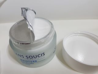 산수시 아쿠아 베네핏 24h 수부지 물광 속건조 수분크림 50ml — 5점을 준 리뷰어가 2021년 6월 올린 사용 사진