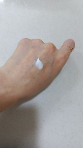 셀프 모이스처라이징 프로텍션 크림 셀프 모이스처라이징 프로텍션크림 — 5점을 준 리뷰어가 2022년 4월 올린 사용 사진