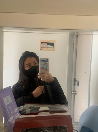 위케어 KF94 마스크 숨쉬기편한 귀안아픈마스크 국산원부자재 사용 식약처 승인 마스크 — 5점을 준 리뷰어가 2021년 3월 올린 사용 사진