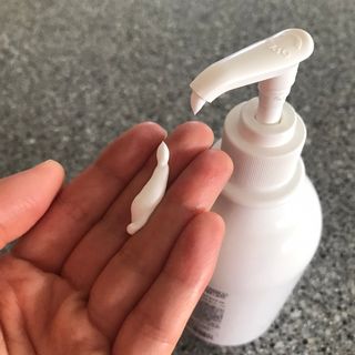 [닥터문] 프리미엄 알로에베라 선크림 500ml — 5점을 준 리뷰어가 2022년 7월 올린 사용 사진