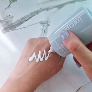 아이레시피 마일드 히알루로닉 모이스트 업 선스크린 SPF50+ PA++++ — 2점을 준 리뷰어가 2023년 6월 올린 사용 사진