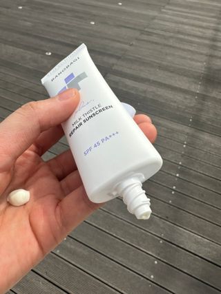 바노바기 코스메틱 바노바기 밀크씨슬 리페어 시카 선스크린 플러스 50ml — 5점을 준 리뷰어가 2023년 3월 올린 사용 사진