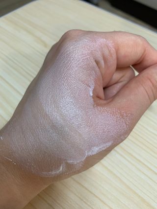 [AHC] 세이프온 에센스 선크림 올리브영 스페셜 증정 기획세트 — 5점을 준 리뷰어가 2022년 6월 올린 사용 사진