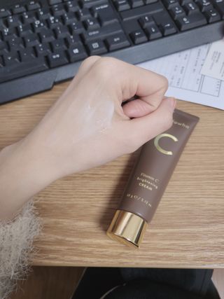 산다화 비타민C 화이트닝 크림 — 4점을 준 리뷰어가 2023년 5월 올린 사용 사진