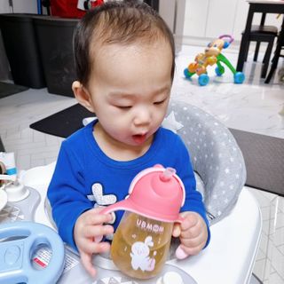 유비맘 트라이탄 코니빨대컵_컬러 랜덤 발송 — 5점을 준 리뷰어가 2021년 1월 올린 사용 사진