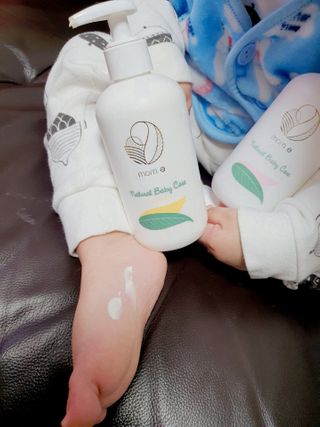mom e 맘이 내추럴 베이비 케어 샴푸앤바스+로션 — 5점을 준 리뷰어가 2021년 1월 올린 사용 사진