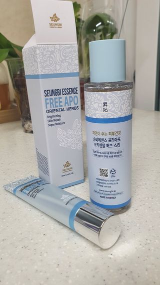 조아산코스메틱 승비 에센스 프리아포 오리엔탈 허브 크림 + 승비 에센스 프리아포 오리엔탈 허브 스킨 SET — 5점을 준 리뷰어가 2021년 11월 올린 사용 사진