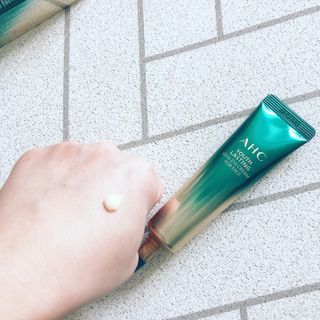 [NEW 탄력유턴 아이크림] AHC 유스 래스팅 리얼 아이크림 포 페이스 — 5점을 준 리뷰어가 2021년 3월 올린 사용 사진