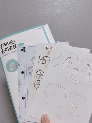 움직이는 종이로봇 - 로빗 로얄버전 움직이는 종이 로봇 - 로빗 — 1.5점을 준 리뷰어가 2020년 12월 올린 사용 사진