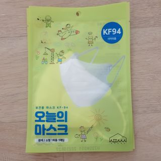 [심폐소생소] 오늘의마스크 KF94 소형 초등학생 어린이 마스크 — 5점을 준 리뷰어가 2021년 11월 올린 사용 사진