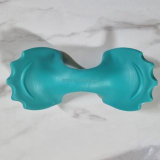힐니스북 [힐마이넥]   거북목 통증완화를 위한 휴대용 목 안마기 — 3점을 준 리뷰어가 2022년 12월 올린 사용 사진