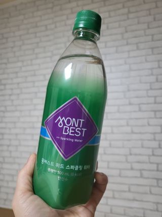 몽베스트 Montbest with Sparkling water Plain 20병 — 5점을 준 리뷰어가 2021년 10월 올린 사용 사진