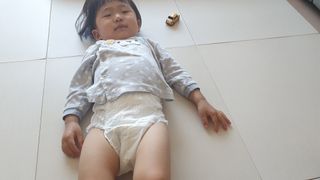 마더케이 처음 화이트라벨 팬티기저귀 — 5점을 준 리뷰어가 2021년 10월 올린 사용 사진