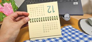 리훈 2024년달력 언더모니터 미니 탁상달력 — 5점을 준 리뷰어가 2023년 10월 올린 사용 사진