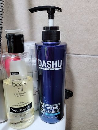 다슈코리아 다슈 데일리 단백질 한방 두피 골드 샴푸 500ml — 5점을 준 리뷰어가 2021년 1월 올린 사용 사진