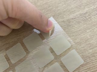 [큐어반H 커팅] 간편하게 떼서 쓰는 자외선차단 습윤밴드 (1팩/30매입) — 5점을 준 리뷰어가 2022년 11월 올린 사용 사진