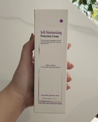 셀프 모이스처라이징 프로텍션 크림 셀프 모이스처라이징 프로텍션크림 — 3.5점을 준 리뷰어가 2022년 4월 올린 사용 사진