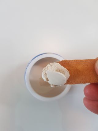 매일바이오 그릭요거트 오리지널 플레인 4개, 로스터리 커피믹스 4개 — 4점을 준 리뷰어가 2021년 12월 올린 사용 사진
