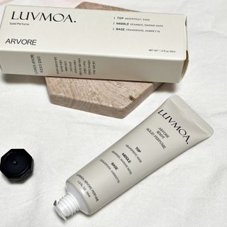 러브모아 향수 고체향수 승무원 고체향수 바르는 향수 니치향수 도손 우드세이지 앤 씨솔트 — 5점을 준 리뷰어가 2022년 10월 올린 사용 사진