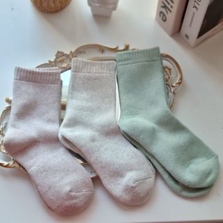 [사이즈가 있는 양말 필로이]여자 순면 통파일 꿀잠 수면 양말【 S, M, L 】3가지 사이즈_컬러 랜덤 3족 — 5점을 준 리뷰어가 2022년 10월 올린 사용 사진