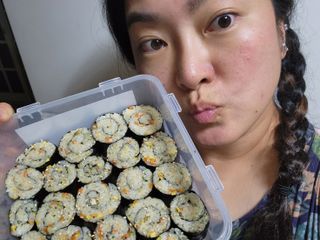 해풀잎 누구나 김밥*1ea [(혼합야채 35g *1ea,  김밥김 (5g, 5ea),  양념간장 (6g, 5ea), 참기름(5g, 2ea)] — 4점을 준 리뷰어가 2022년 7월 올린 사용 사진
