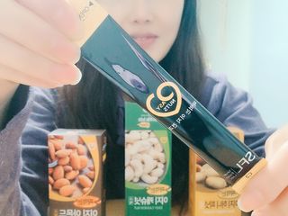 짜먹는 이지견과 짜먹는 이지아몬드, 짜먹는 이지허니피넛, 짜먹는 이지캐슈넛 각 10g X  10포 — 5점을 준 리뷰어가 2021년 2월 올린 사용 사진
