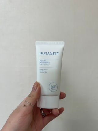 보타니티 촉촉수분자차 아쿠아핏 선 에센스 50ml + 보송톤업자차 징크 선 로션 50ml SPF50+ PA++++ (4/25) — 5점을 준 리뷰어가 2022년 4월 올린 사용 사진