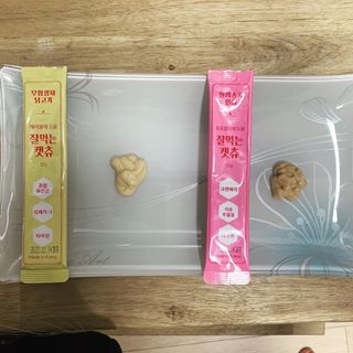 페페로니 잘 먹는 캣츄 - 무항생제 닭고기 12개 + 알래스카 연어 12개 — 5점을 준 리뷰어가 2021년 7월 올린 사용 사진