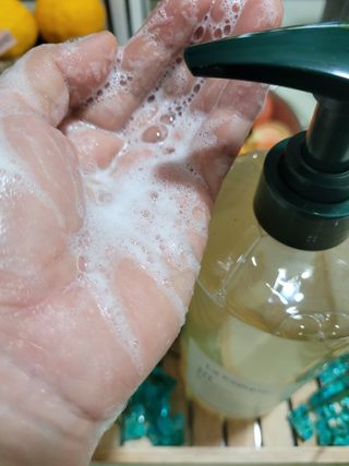 라로지크 X4 스케일링 퍼퓸 샴푸 1,000mℓ — 5점을 준 리뷰어가 2021년 12월 올린 사용 사진